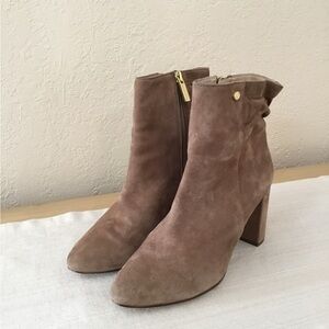 Louis et Cie Shayna Suede Block Heel Booties 8M